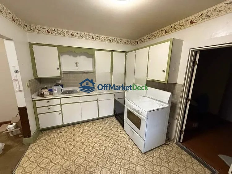 Off-market house in Martinsville, Indiana — 2 beds, 1 bath, $90,000 — photo 8 of 8