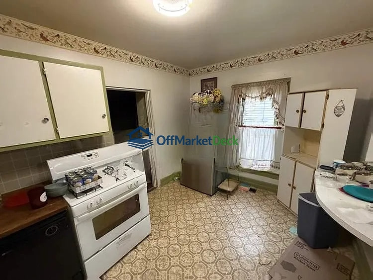 Off-market house in Martinsville, Indiana — 2 beds, 1 bath, $90,000 — photo 7 of 8