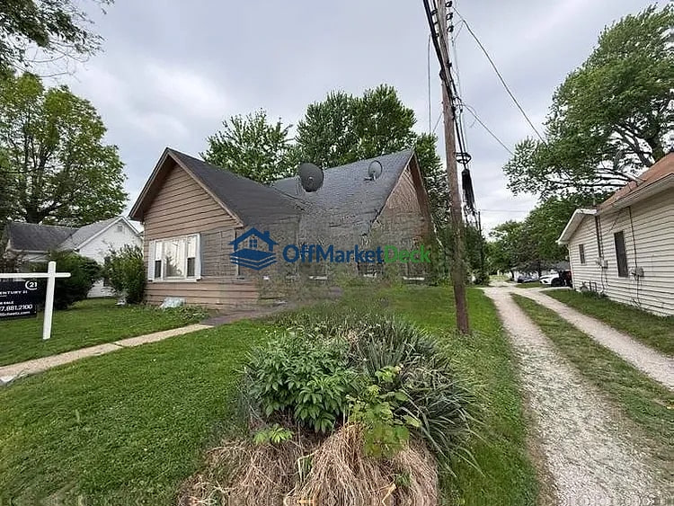 Off-market house in Martinsville, Indiana — 2 beds, 1 bath, $90,000 — photo 2 of 8