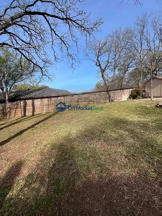 Off-market house in Fort Worth, Texas — 3 beds, 2.5 baths, $265,000 — photo 6 of 8
