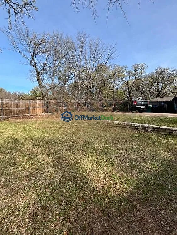 Off-market house in Fort Worth, Texas — 3 beds, 2.5 baths, $265,000 — photo 7 of 8