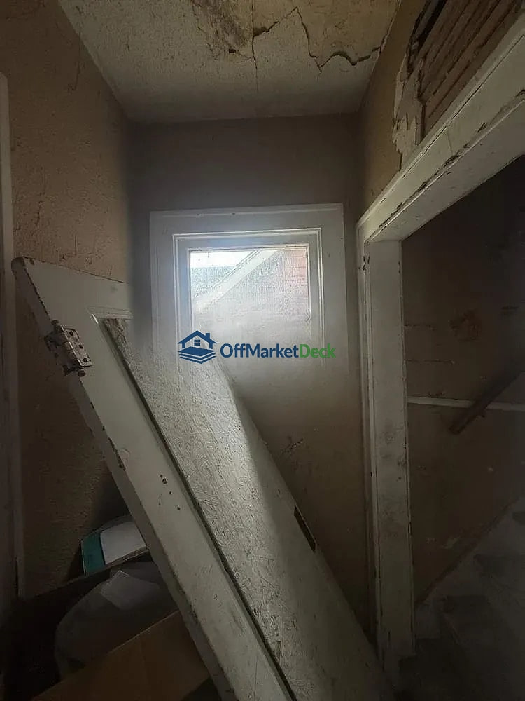 Off-market house in Detroit, Michigan — 3 beds, 1 bath, $15,000 — photo 3 of 8