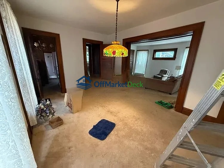 Off-market house in Anderson, Indiana — 4 beds, 2 baths, $125,000 — photo 8 of 8