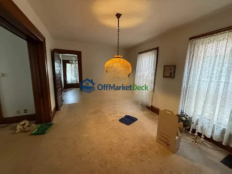 Off-market house in Anderson, Indiana — 4 beds, 2 baths, $125,000 — photo 7 of 8