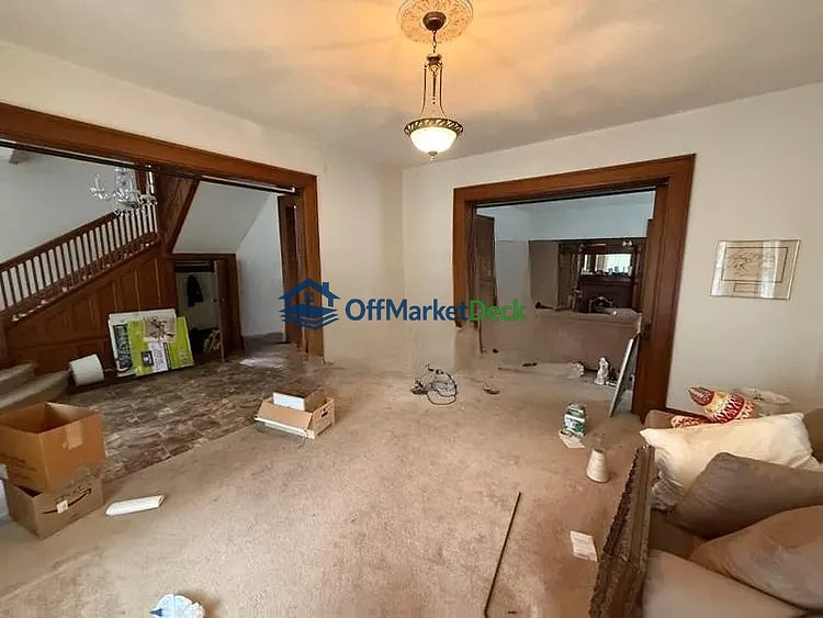 Off-market house in Anderson, Indiana — 4 beds, 2 baths, $125,000 — photo 4 of 8