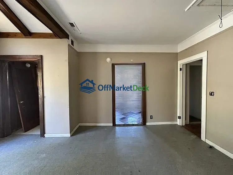 Off-market house in Guntersville, Alabama — 3 beds, 2 baths, $120,400 — photo 3 of 8