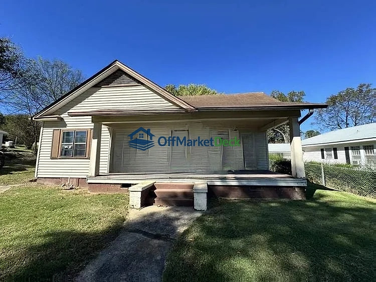 Off-market house in Guntersville, Alabama — 3 beds, 2 baths, $120,400