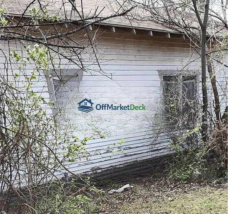 Off-market house in Blackwell, Oklahoma — 3 beds, 1 bath, $10,000 — photo 6 of 8