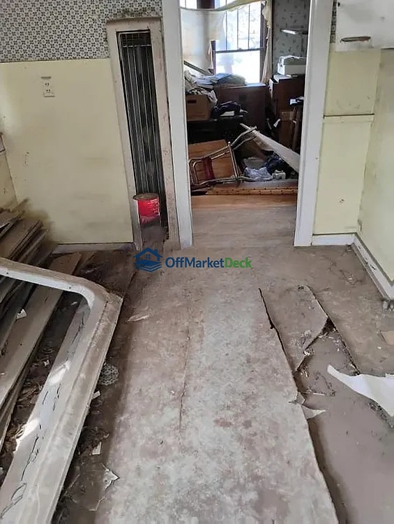 Off-market house in Blackwell, Oklahoma — 3 beds, 1 bath, $10,000 — photo 2 of 8