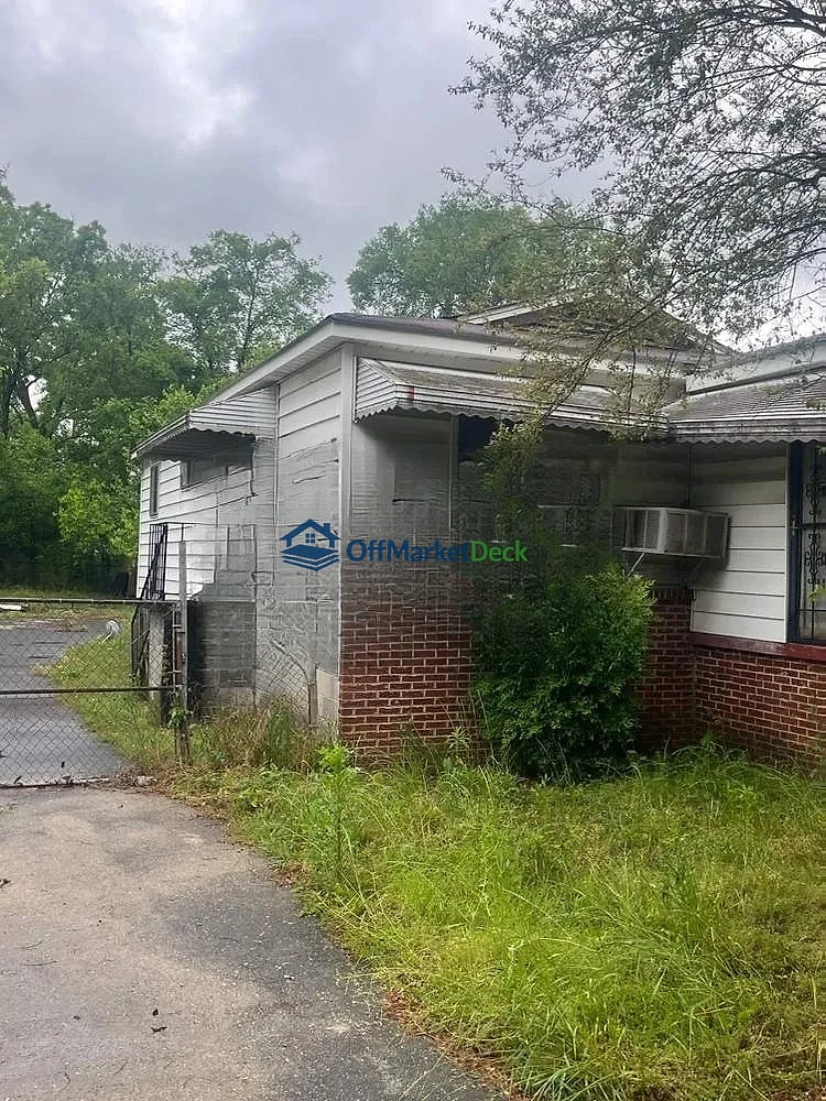 Off-market house in Birmingham, Alabama — 3 beds, 1 bath, $33,650 — photo 2 of 7