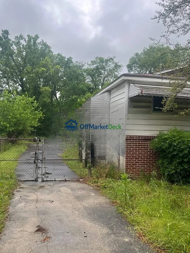 Off-market house in Birmingham, Alabama — 3 beds, 1 bath, $33,650 — photo 6 of 7