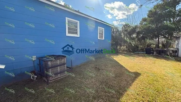 Off-market house in Jacksonville, Florida — 3 beds, 1 bath, $99,000 — photo 4 of 8