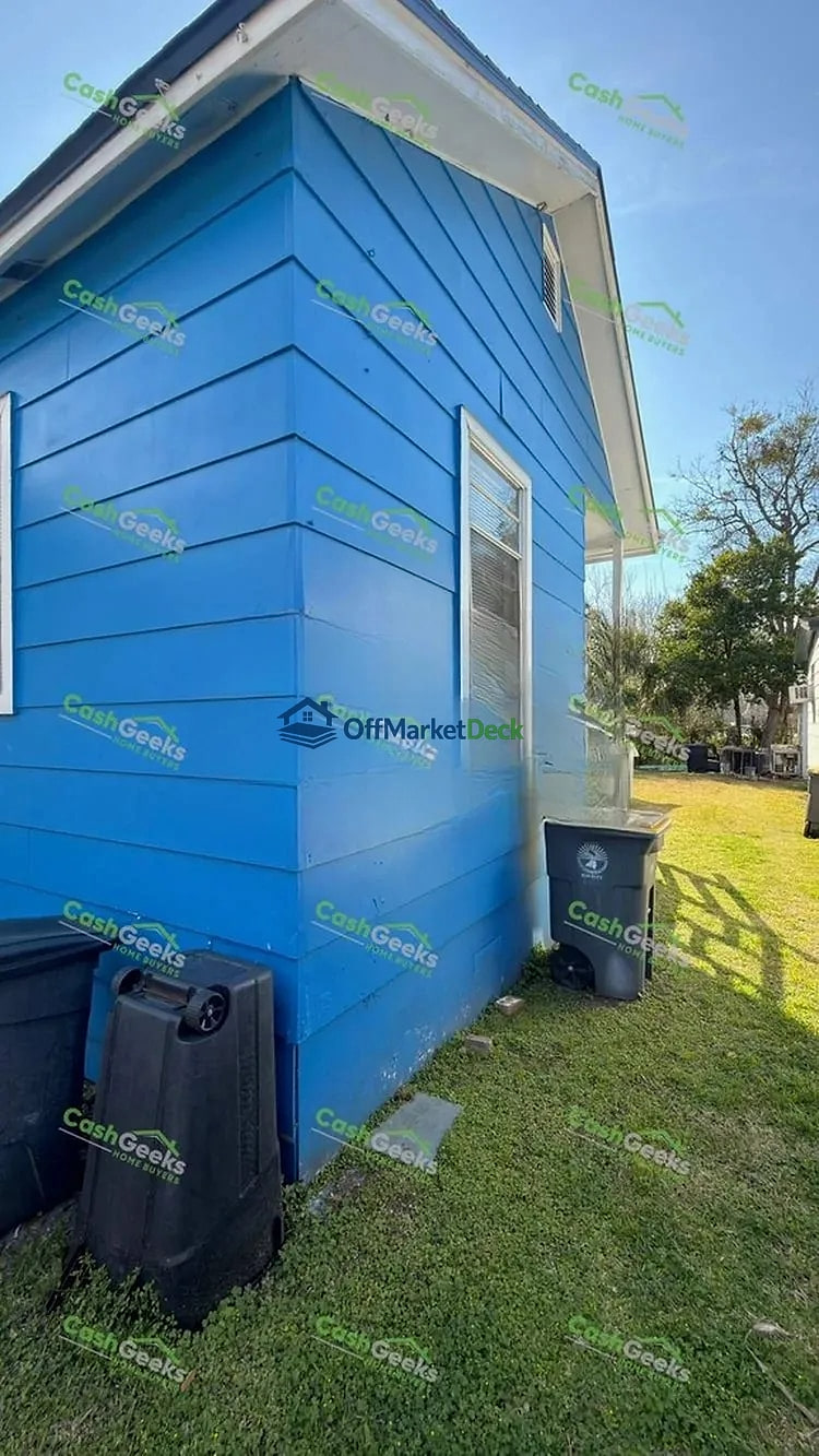 Off-market house in Jacksonville, Florida — 3 beds, 1 bath, $99,000 — photo 2 of 8