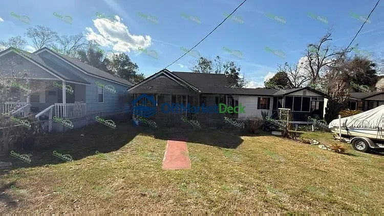Off-market house in Jacksonville, Florida — 3 beds, 1 bath, $99,000 - Blurred background Image