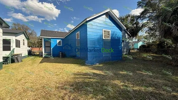 Off-market house in Jacksonville, Florida — 3 beds, 1 bath, $99,000 — photo 6 of 8
