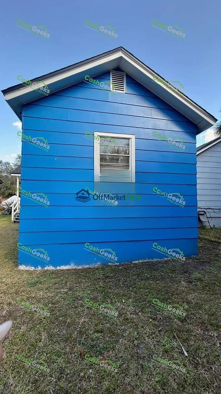 Off-market house in Jacksonville, Florida — 3 beds, 1 bath, $99,000 — photo 7 of 8