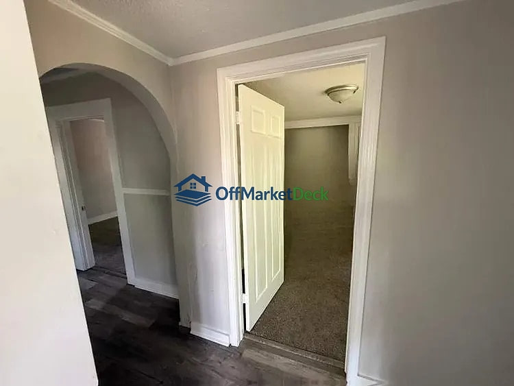 Off-market house in Mobile, Alabama — 3 beds, 1 bath, $105,000 — photo 7 of 8