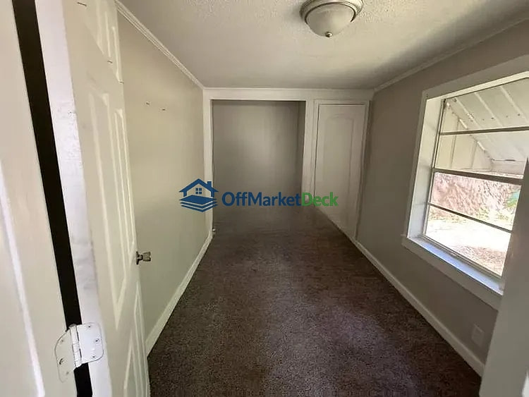 Off-market house in Mobile, Alabama — 3 beds, 1 bath, $105,000 — photo 8 of 8