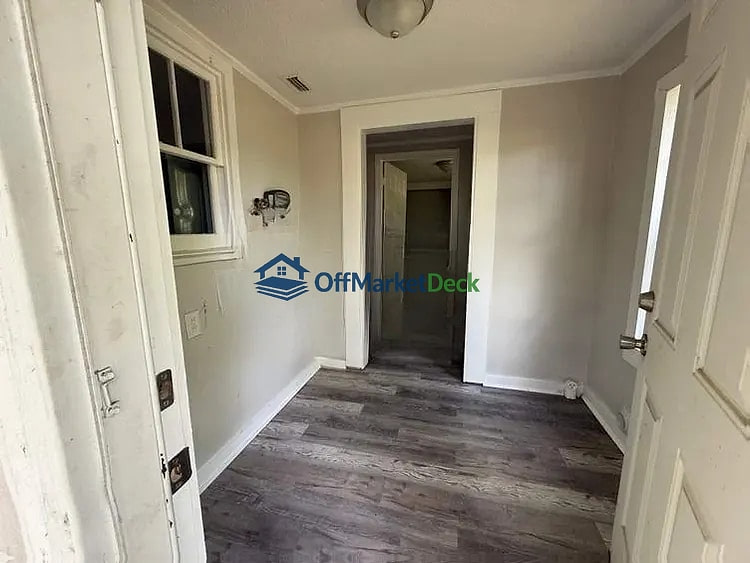 Off-market house in Mobile, Alabama — 3 beds, 1 bath, $105,000 — photo 6 of 8