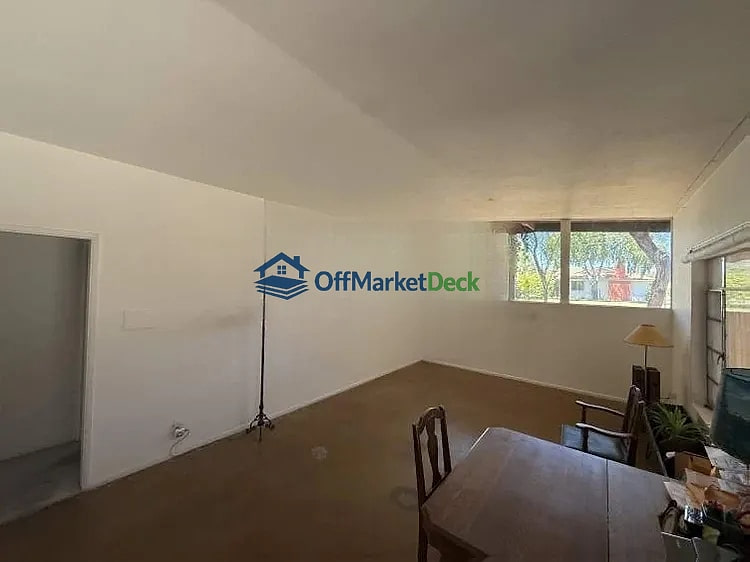 Off-market house in Phoenix, Arizona — 3 beds, 2 baths, $620,000 — photo 6 of 8