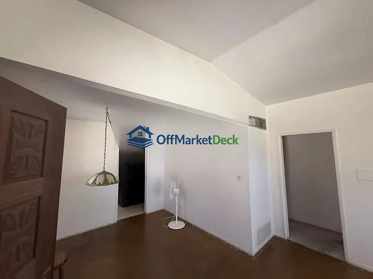 Off-market house in Phoenix, Arizona — 3 beds, 2 baths, $620,000 — photo 7 of 8