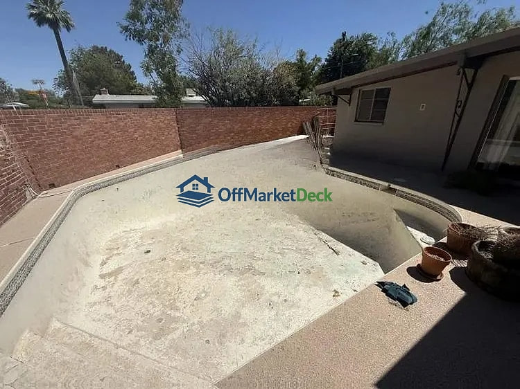 Off-market house in Phoenix, Arizona — 3 beds, 2 baths, $620,000 — photo 2 of 8