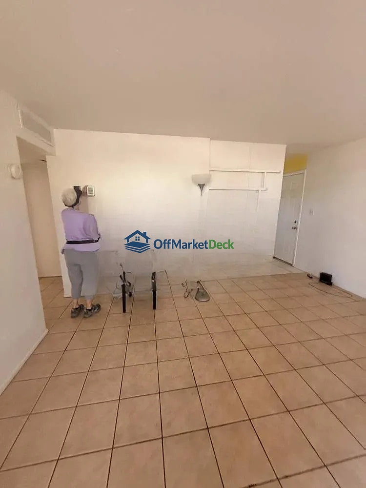 Off-market house in Phoenix, Arizona — 2 beds, 2 baths, $299,000 — photo 5 of 8