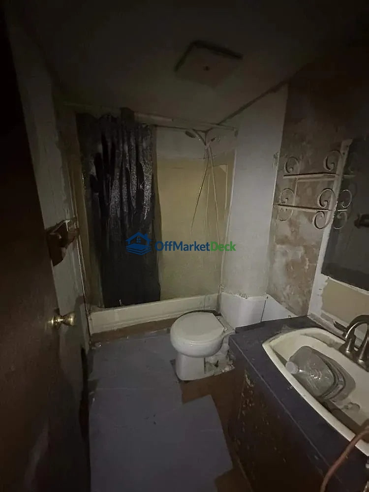 Off-market house in Splendora, Texas — 2 beds, 1 bath, $110,000 — photo 3 of 8