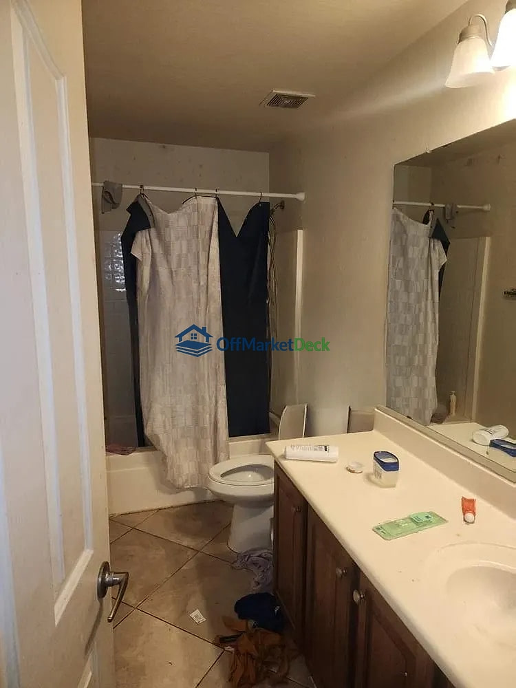 Off-market house in Avondale, Arizona — 4 beds, 2.5 baths, $430,000 — photo 8 of 8
