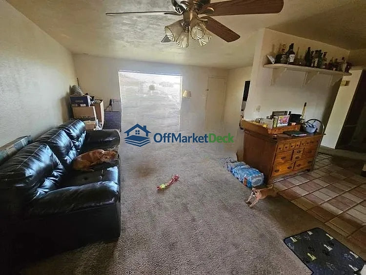 Off-market house in Mesa, Arizona — 2 beds, 2 baths, $230,000 — photo 3 of 8