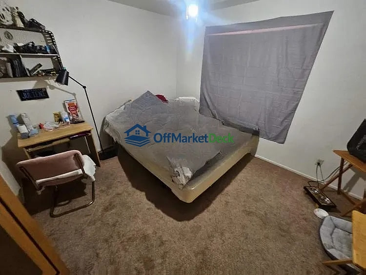Off-market house in Mesa, Arizona — 2 beds, 2 baths, $230,000 — photo 8 of 8