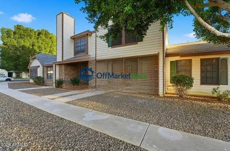 Off-market house in Glendale, Arizona — 2 beds, 2.5 baths, $175,000 — photo 2 of 8