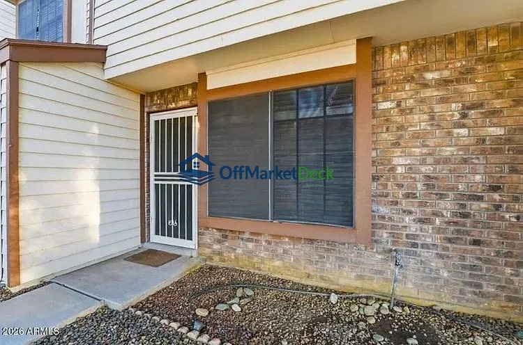 Off-market house in Glendale, Arizona — 2 beds, 2.5 baths, $175,000 — photo 3 of 8