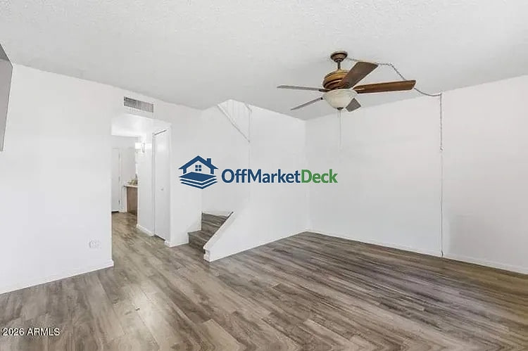 Off-market house in Glendale, Arizona — 2 beds, 2.5 baths, $175,000 — photo 5 of 8