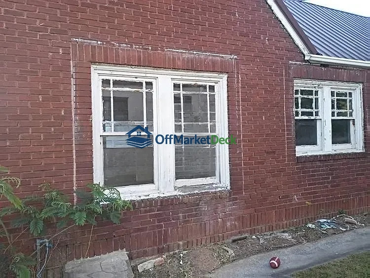 Off-market house in Birmingham, Alabama — 3 beds, 2 baths, $45,000 — photo 3 of 8