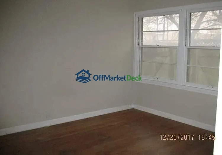 Off-market house in Blackwell, Oklahoma — 4 beds, 1 bath, $59,000 — photo 5 of 6