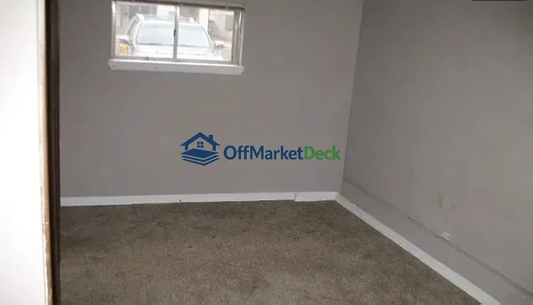 Off-market house in Blackwell, Oklahoma — 4 beds, 1 bath, $59,000 — photo 4 of 6