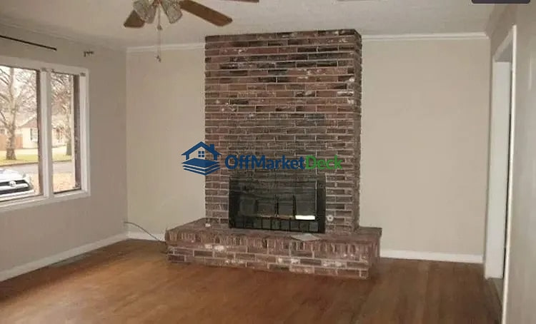 Off-market house in Blackwell, Oklahoma — 4 beds, 1 bath, $59,000 — photo 3 of 6