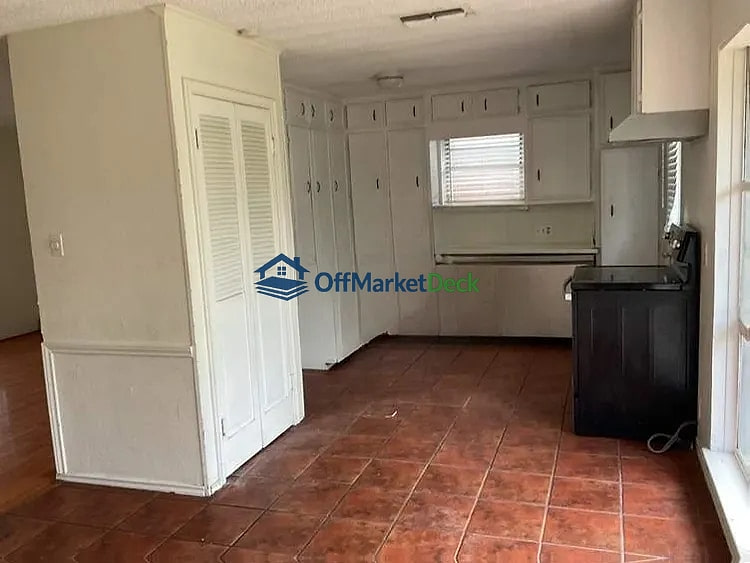 Off-market house in Richardson, Texas — 3 beds, 2.5 baths, $285,990 — photo 6 of 8