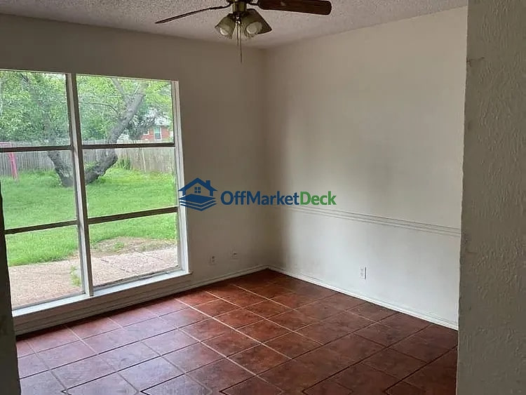 Off-market house in Richardson, Texas — 3 beds, 2.5 baths, $285,990 — photo 8 of 8