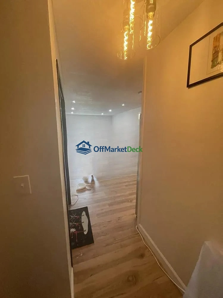 Off-market house in Atlanta, Georgia — 1 bed, 1 bath, $149,000 - Blurred background Image
