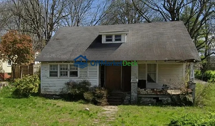 Off-market house in Athens, Tennessee — 4 beds, 2 baths, $87,000 — photo 2 of 3
