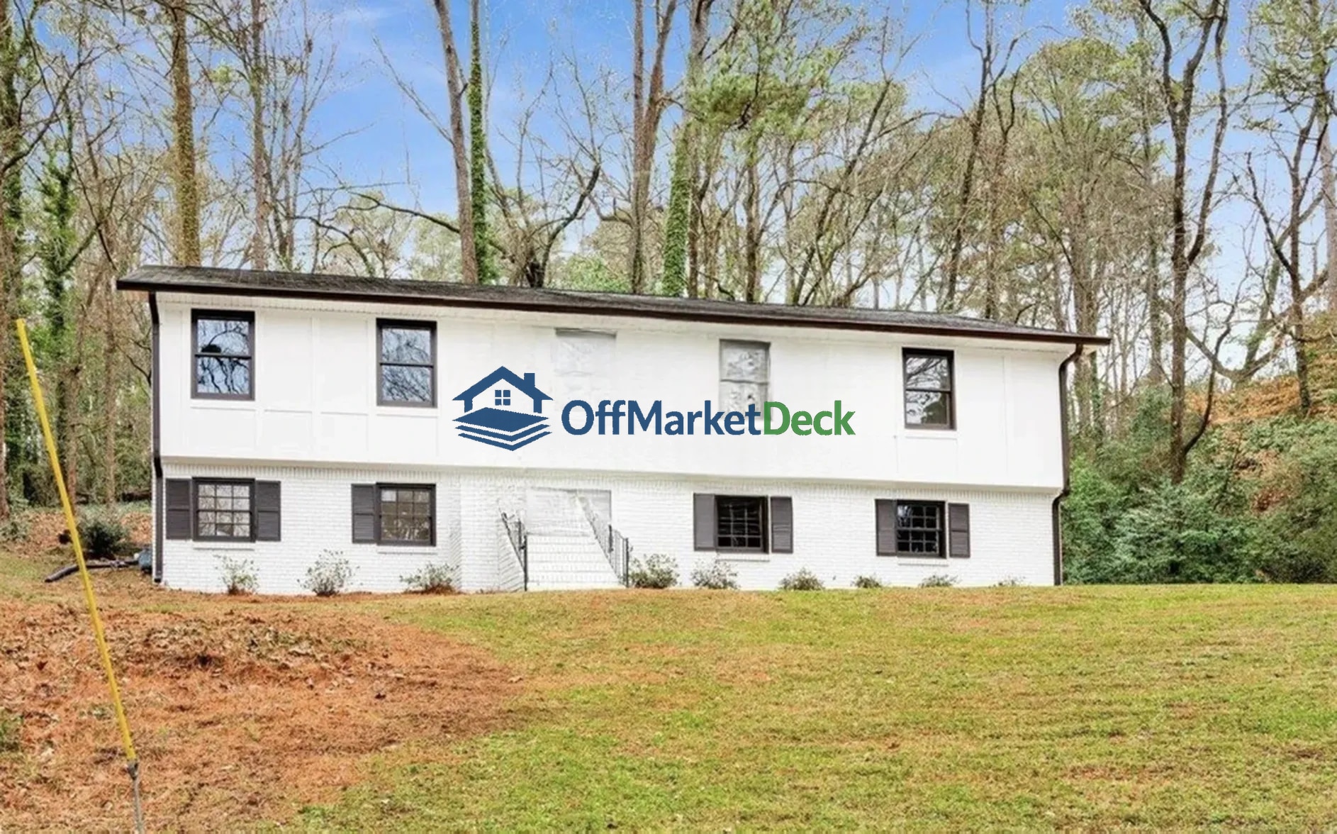 Off-market house in Vestavia Hills, Alabama — 3 beds, 2 baths, $395,000 — photo 2 of 8