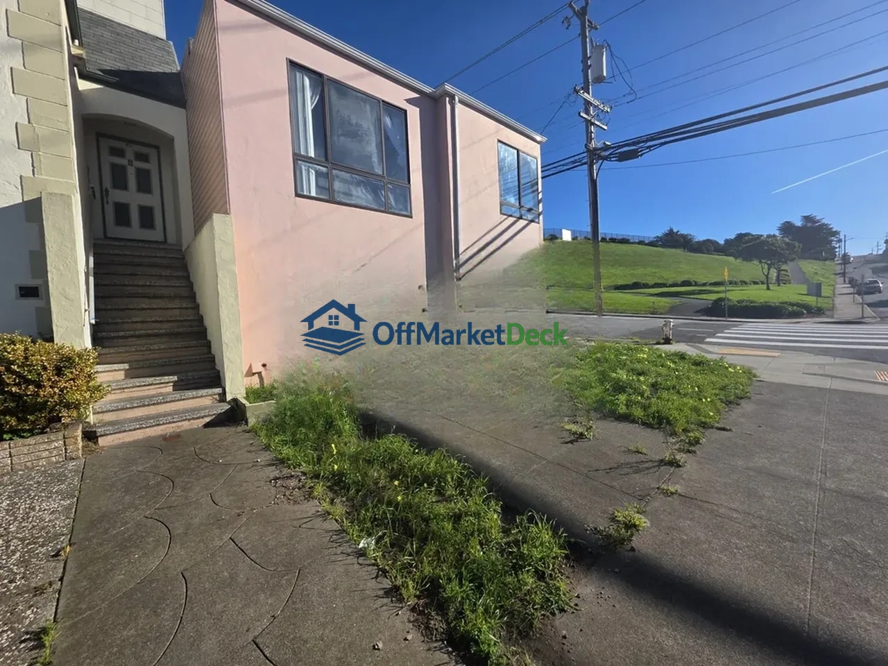 Off-market multi family in Oakland, California — 2 beds, 2 baths, $389,900 — photo 5 of 8