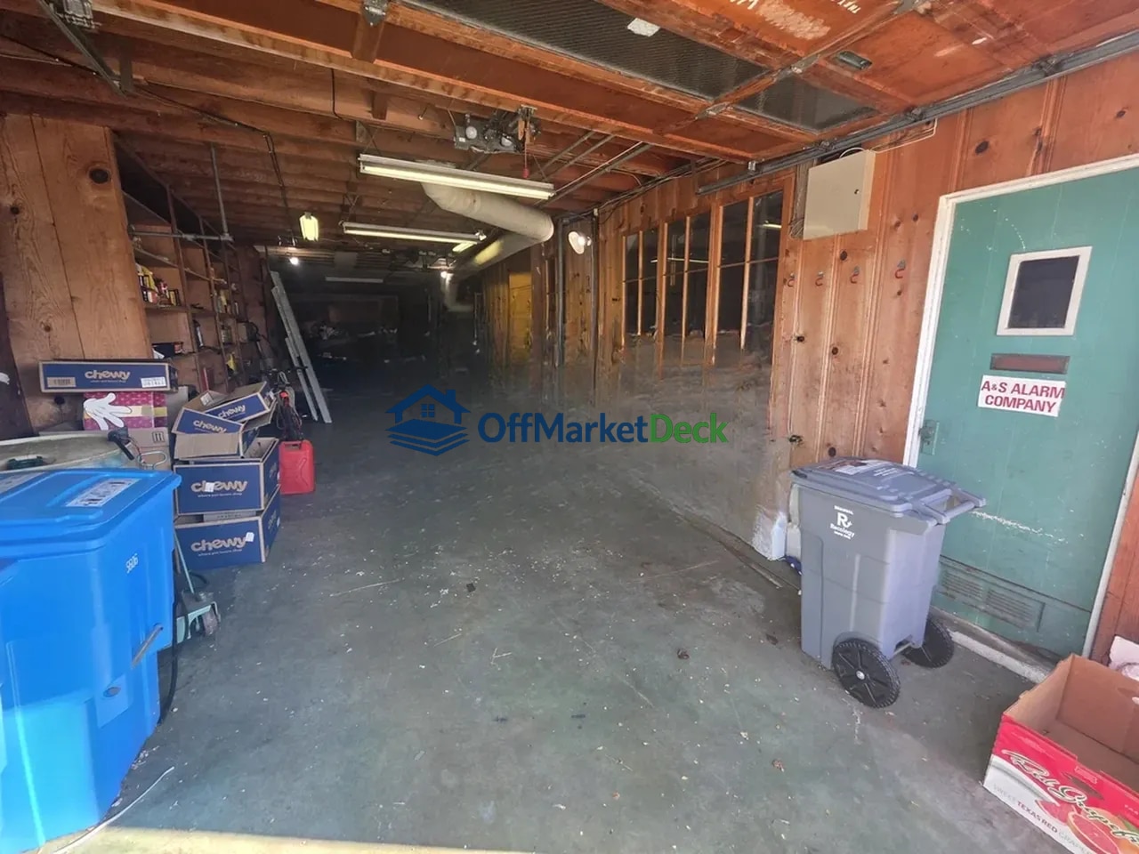 Off-market multi family in Oakland, California — 2 beds, 2 baths, $389,900 — photo 2 of 8