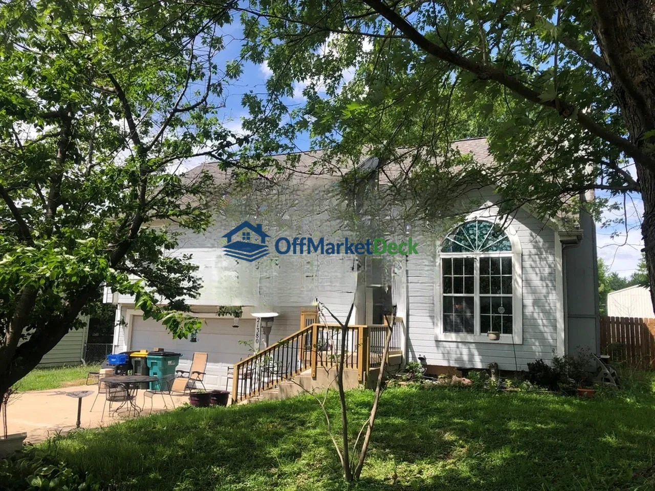 Off-market house in Olathe, Kansas — 3 beds, 2 baths, $214,900 — photo 3 of 8