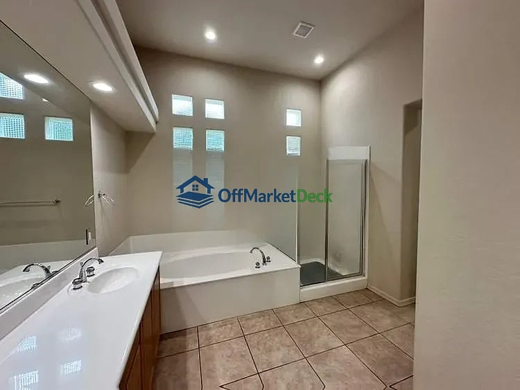 Off-market house in Scottsdale, Arizona — 3 beds, 3 baths, $1,070,000 — photo 7 of 8