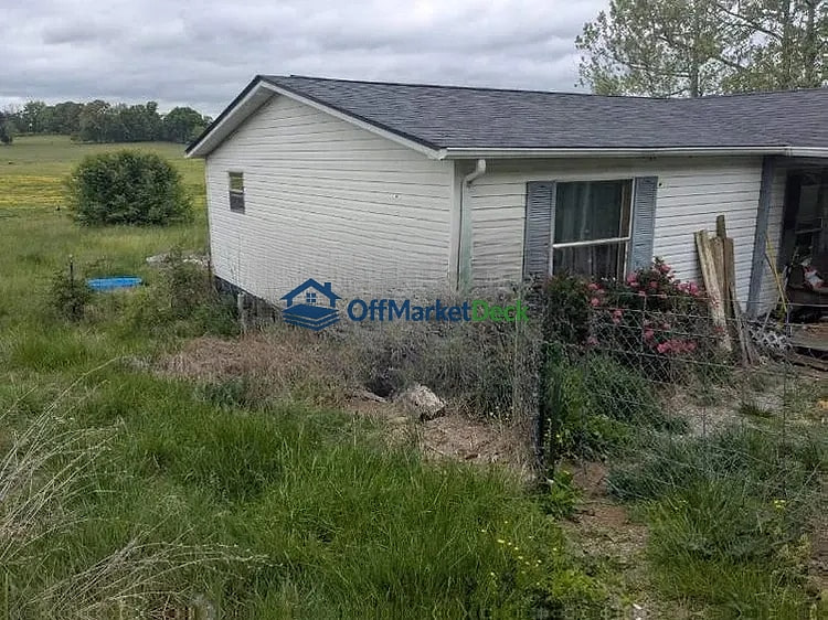 Off-market house in Church Hill, Tennessee — 3 beds, 2 baths, $85,000 — photo 2 of 8