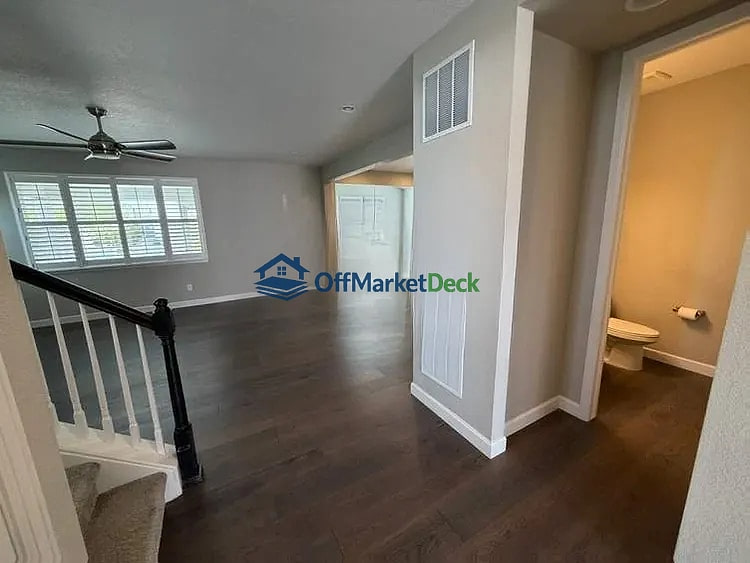 Off-market house in Littleton, Colorado — 5 beds, 4 baths, $676,000 — photo 6 of 8