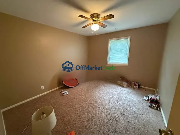 Off-market house in Brownsburg, Indiana — 3 beds, 2 baths, $215,000 — photo 8 of 8